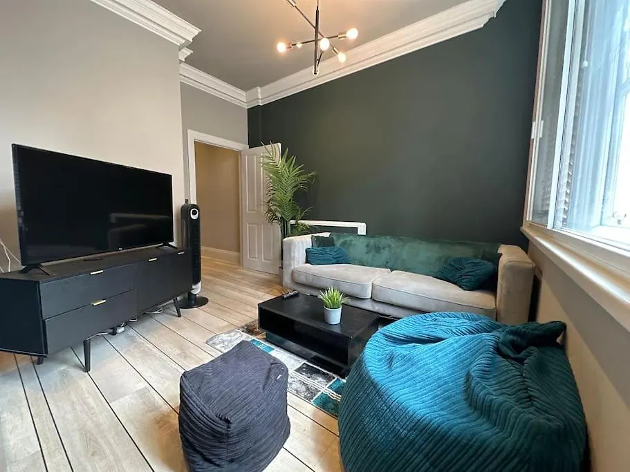 Stunning 2-Bedroom Apartment In Manchester Centre-1